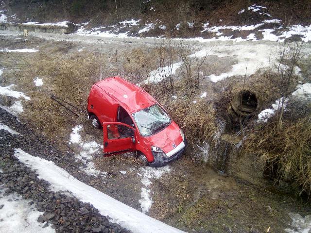 На Сколівщині автівка з'їхала у кювет