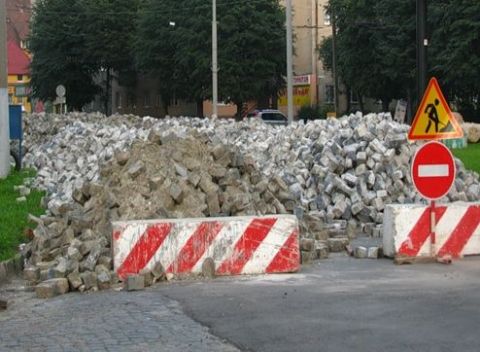 Через крадіжку бруківки на Коперника триває досудове розслідування