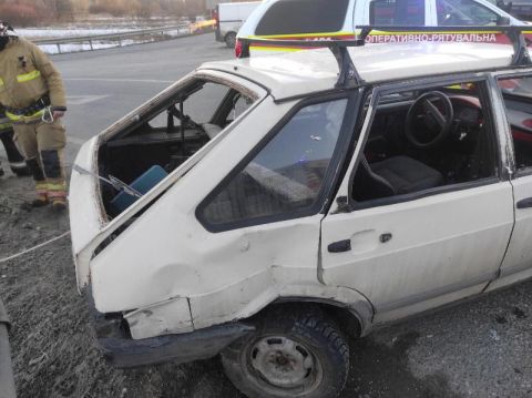 На трасі Київ-Чоп у ДТП постраждали водій та пасажир легковика