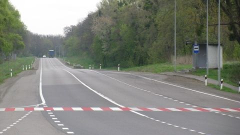 В Україні планують зробити дорожню розмітку зі світловідбиваючими вставками