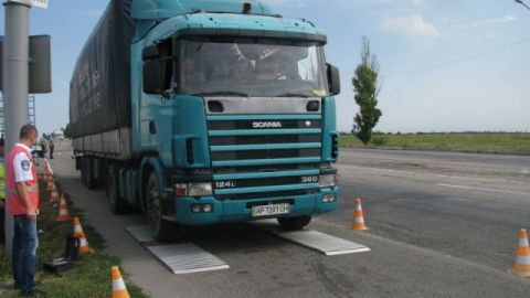 У Росії заборонили українські вантажівки
