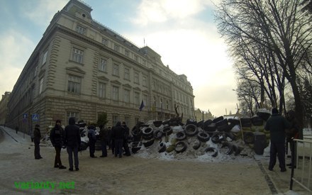 Загони «Народна самооборона» вийдуть з будівлі Львівської облради тільки після звільнення арештованих жителів області
