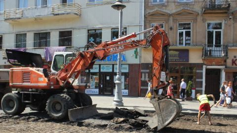 На проспекті Свободи відновили рух транспорту