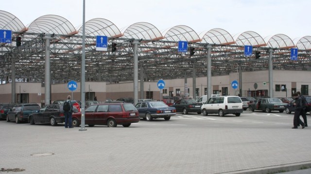 Гуманітарну допомогу можуть перевозити водії-чоловіки призовного віку