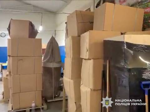 На Львівщині викрили підпільну тютюнову фабрику, яка виготовляла до 70 тисяч пачок сигарет на добу