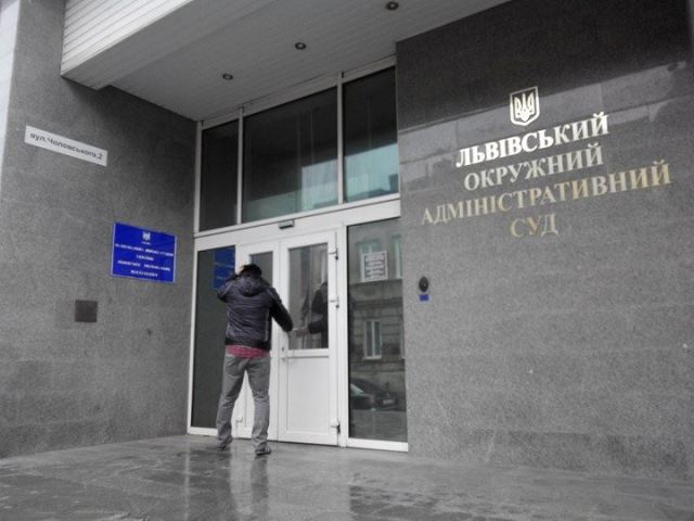 Суддя Львівського окружного суду Костецький тримає 10 тисяч доларів готівки