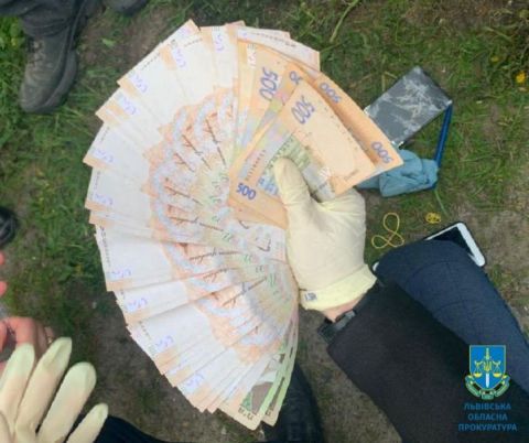 На Львівщині лісника викрили на хабарі у 20 тисяч гривень