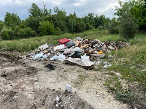 На Сихові виявили звалище побутових відходів