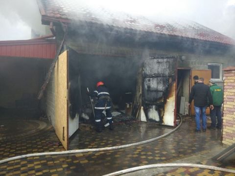 7 рятувальників гасили пожежу у Городку