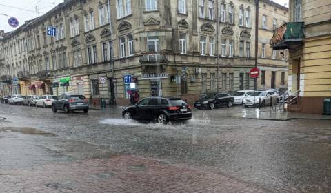 Погода на п'ятницю: короткочасний дощ, +22°C