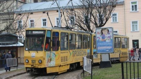 У двох трамваях львів'яни зможуть самі відчиняти двері