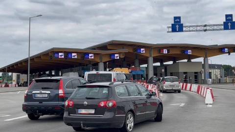 На кордоні з Польщею – черги з 73 авто та 5 автобусів