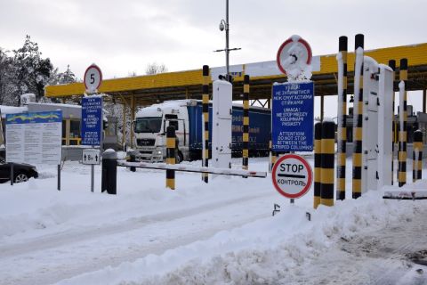 Один з пунктів пропуску на кордоні з Польщею відкрили для вантажівок