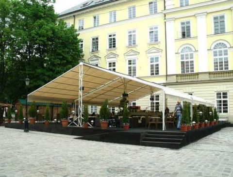 У Львові виявили 88 літніх майданчиків без документів