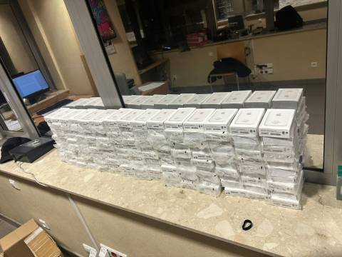 У Грушеві виявили контрабанду акумуляторів Apple на 600 тисяч гривень