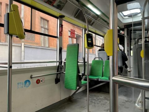 Менше третини львів'ян продовжують оплачувати готівкою проїзд у громадському транспорті