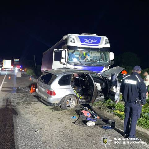 На трасі Київ – Чоп у ДТП з вантажівкою постраждав водій BMW X5