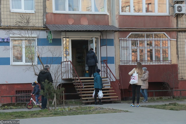 За вихідні поліція оштрафувала 128 мешканців Львівщини за порушення правил карантину