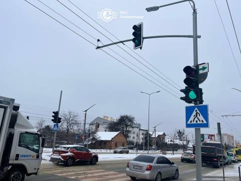 На Стрийській змінять режими керування для всіх світлофорів