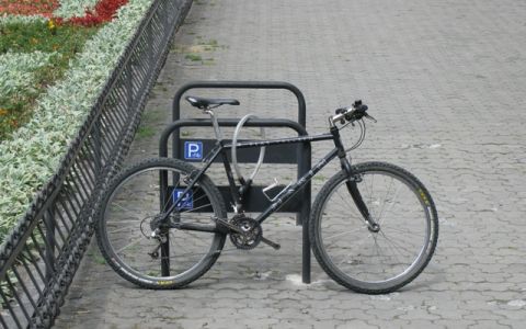 У Мостиськax водій легковика збив велосипедиста