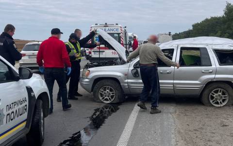На трасі Київ – Чоп перекинувся  Jeep Grand Cherokee: є загиблі та постраждалі