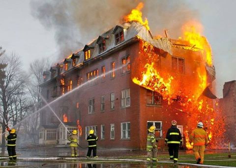 На Львівщині через пожежу 40 мешканців будинку опинилися у пастці
