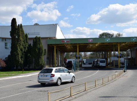 На кордоні з Польщею – черги на 40 авто, 6 автобусів і 90 пішоходів