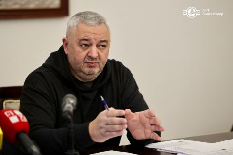 Власюк у квітні отримав 80 тисяч посадового окладу