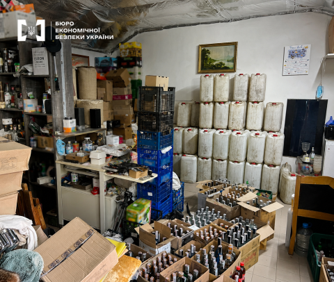 На Львівщині викрили цех з виготовлення фальсифікованого алкоголю на 500 тисяч гривень