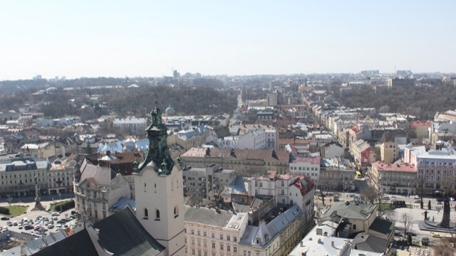 Чотирьох львів'ян оштрафували за заміну дерев'яних вікон на пластикові