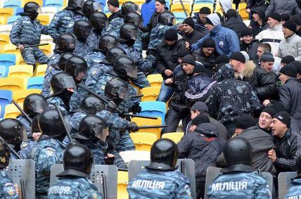 Федерація Футболу поверне міліціонерів на українські стадіони