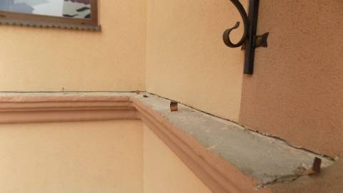 У Яворові 22-річний чоловік вкрав елементи з фасаду церкви