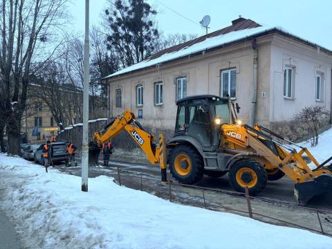 Вул. Озаркевича у Львові перекрито для руху транспорту через ліквідацію витоку води