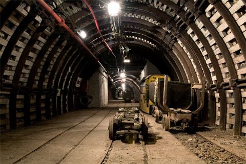 На Львівщині 27-річний шахтар потрапив у реанімацію через обрив вагонетки