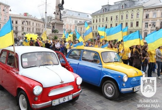 З аеропорту до стадіону можна доїхати на ретро-автомобілі