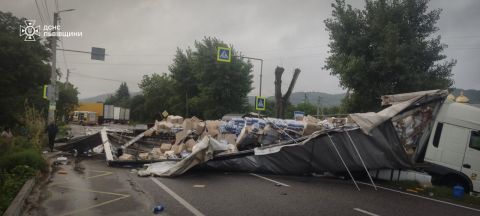 На трасі Львів – Тернопіль у Золочівській ОТГ зіткнулись дві вантажівки
