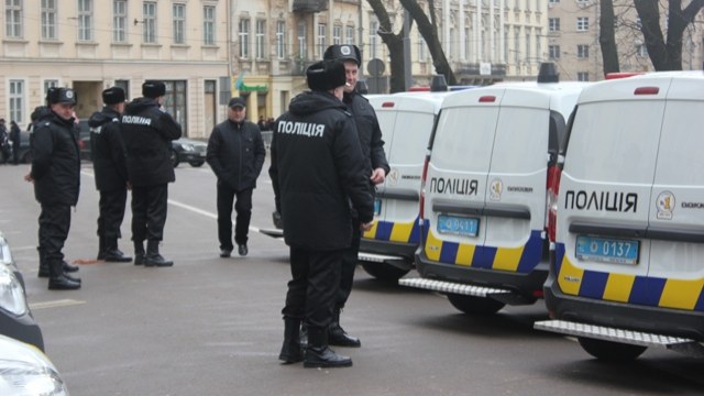 Копи стерегтимуть спокій Різдва біля церков Львівщини