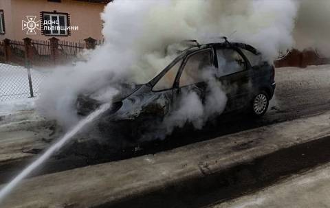 На Самбірщині вщент згоріла автівка Citroen C4 Picasso