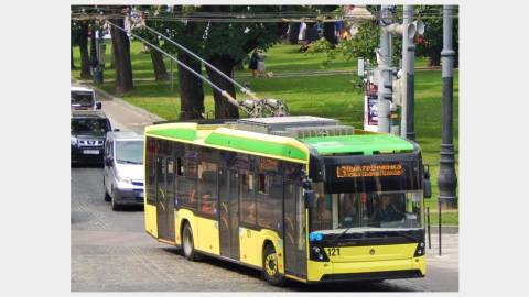 Громадський транспорт Львова відновлює роботу після завершення повітряної тривоги 