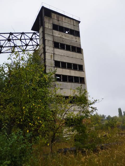 На Львівщині за майже три мільйони продають недобуд зі складом металу та цементу