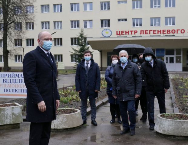 Шмигаль анонсував виділення 165 мільйонів для Центру легеневого здоров’я Львова