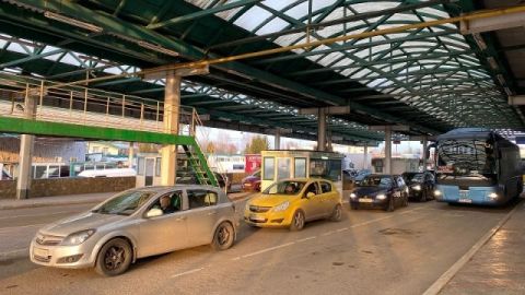 На кордоні з Польщею – черги з 240 авто та 60 пішоходів