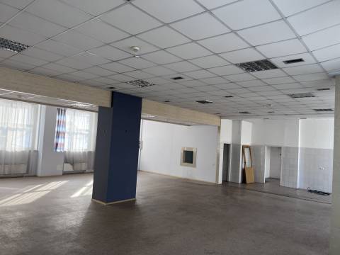 У Львові здають в оренду понад 200 квадратних метрів приміщення університету Франка