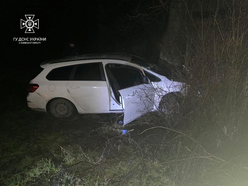 У Червоноградському районі у ДТП загинув водій Opel Astra