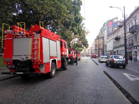 В центрі Львова виникла пожежа у житловому будинку: постраждалих немає