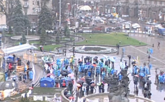 У Києві тривають акції протесту: опозиція займає Майдан
