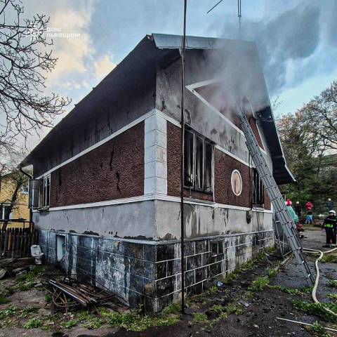 Поблизу Львова через пожежу в будинку загинули двоє людей