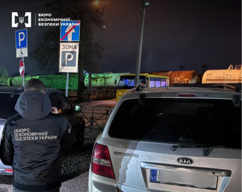 Керівників благодійних фондів Львівщини викрили на схемі ввезення авто під виглядом гуманітарної допомоги