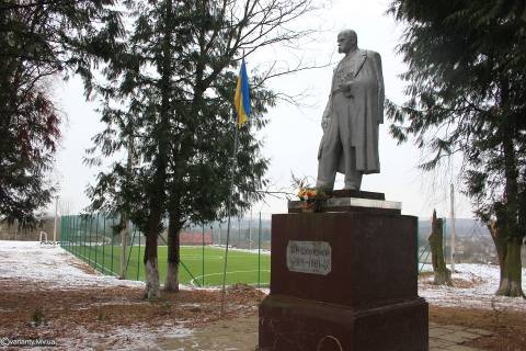 Михайло Гичка з Терлецькою та Смолінським, Шевченко біля нового спортмайданчика, допис з Facebook