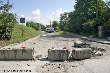 Нижній шар асфальту прокладений на вул. Богданівській у Львові